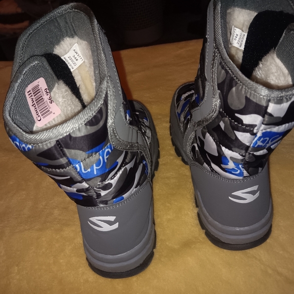 Boys size 2, Hobigear winter boots - Picture 3 of 4